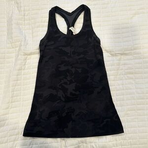 Lululemon Racerback in Black Camo Size:6